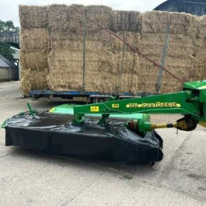 John Deere  328